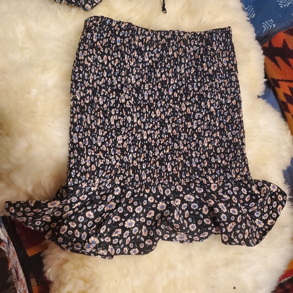 2 BELLA Matching Floral Ruched Set with Ruffle Skirt - Picture 3 of 9